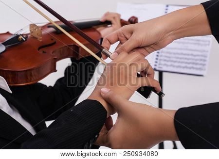 Poster: The Violin Teacher Hands Is