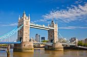 pic of bridge  - Tower Bridge in London - JPG 