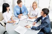 foto of meeting  - Image of businesspeople working at meeting - JPG 