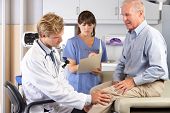 picture of medical doctors  - Doctor Examining Male Patient With Knee Pain - JPG 